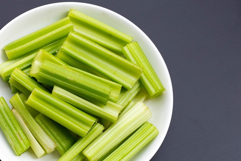 Допустимо ли собакам предлагать сельдерей?