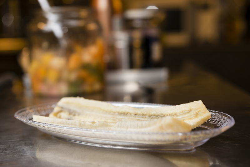 Банан кошке нужно предлагать небольшими порциями